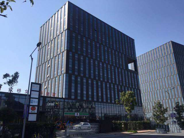 艳妇厨房激情偷换