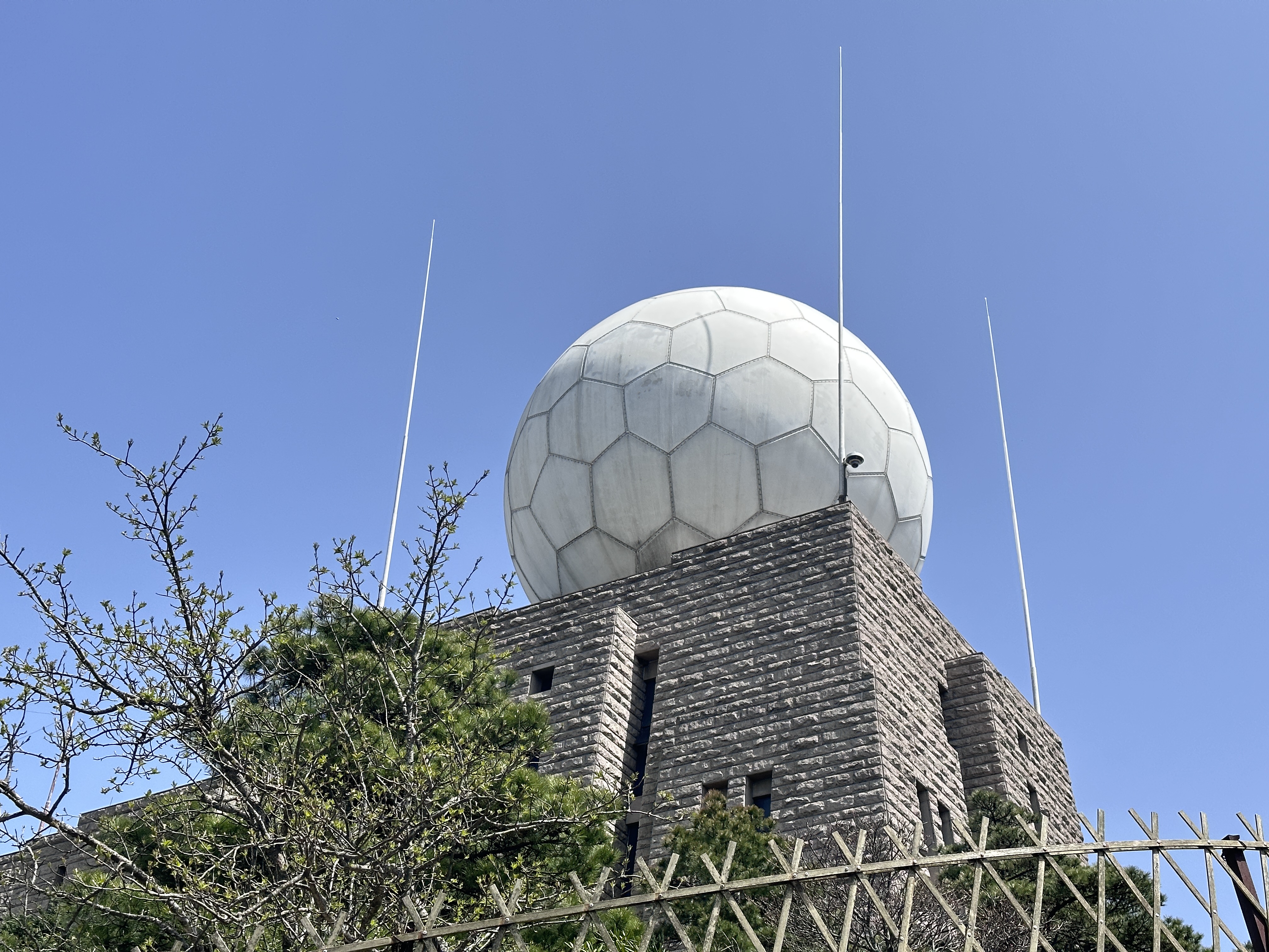 艳妇厨房激情偷换