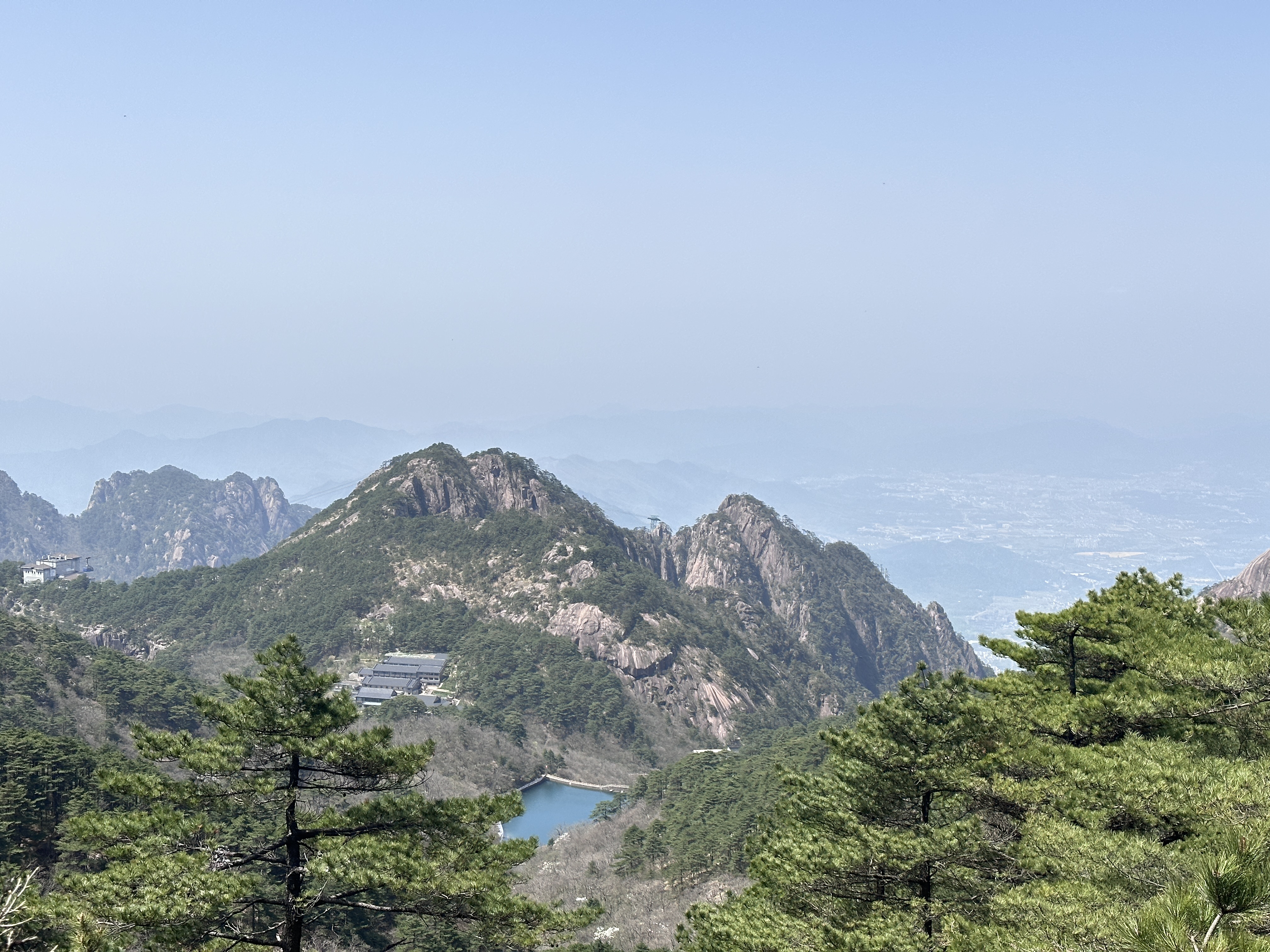 艳妇厨房激情偷换