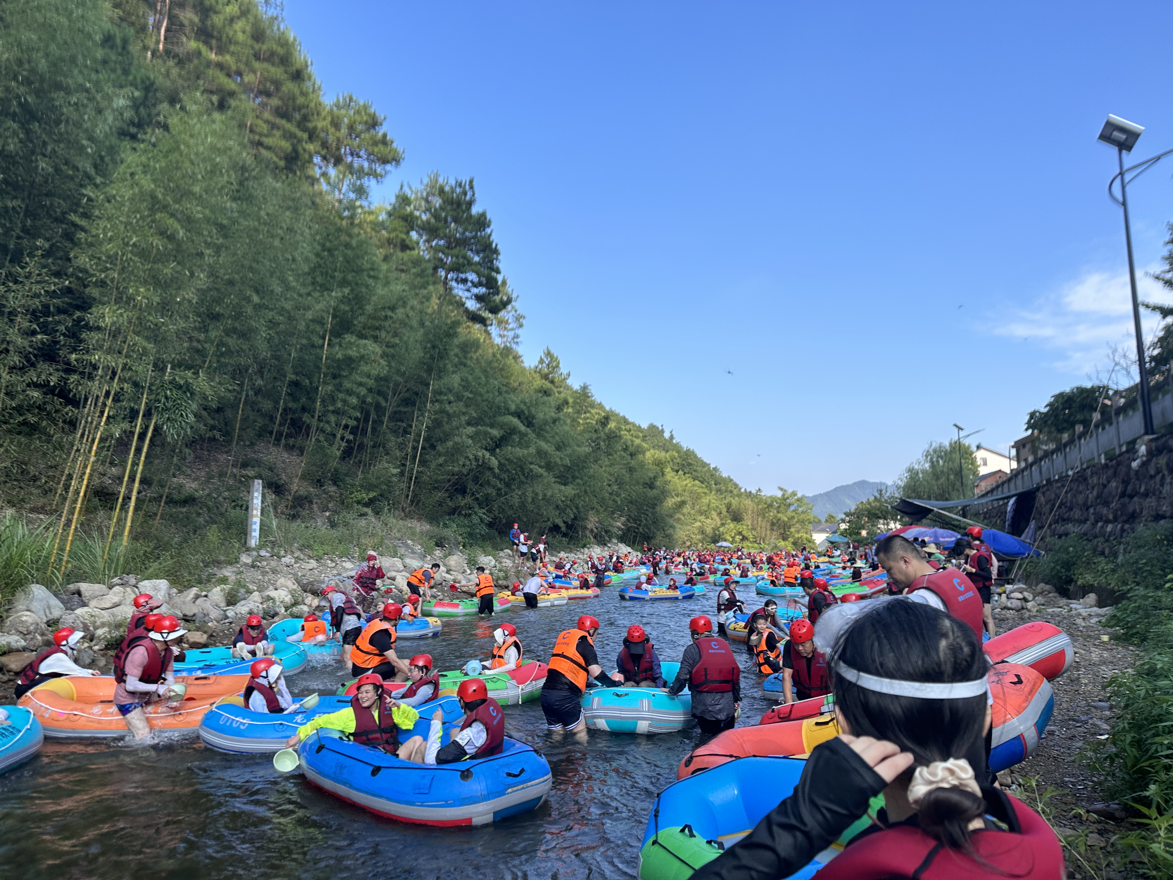 艳妇厨房激情偷换